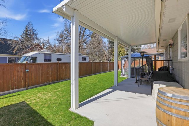 613 N Main St, Deer Park, WA 99006