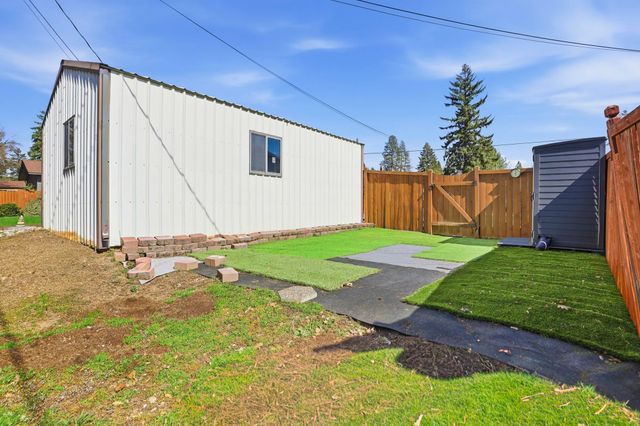 613 N Main St, Deer Park, WA 99006
