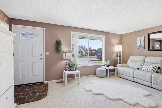 613 N Main St, Deer Park, WA 99006