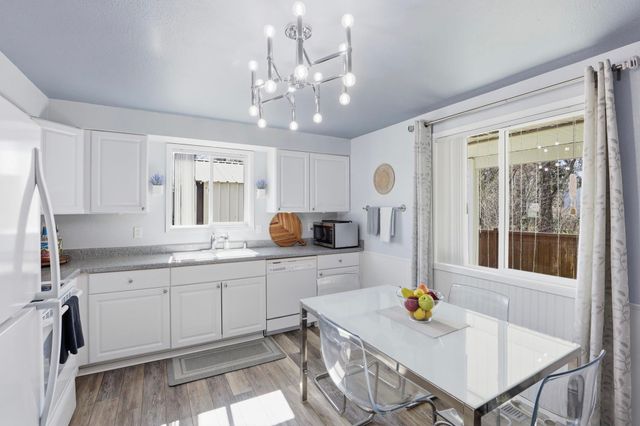 613 N Main St, Deer Park, WA 99006