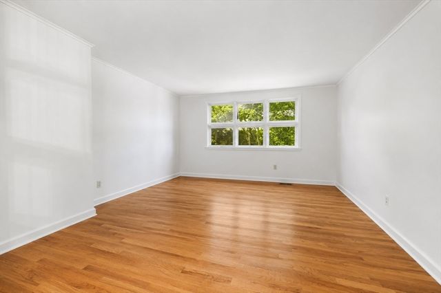 34 Lake Sargent Dr, Leicester, MA 01524