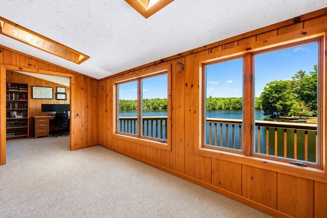 34 Lake Sargent Dr, Leicester, MA 01524