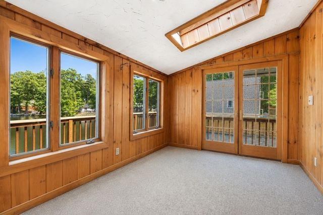 34 Lake Sargent Dr, Leicester, MA 01524