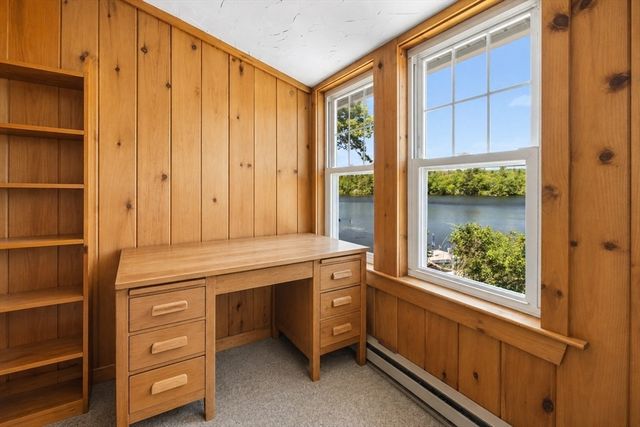 34 Lake Sargent Dr, Leicester, MA 01524