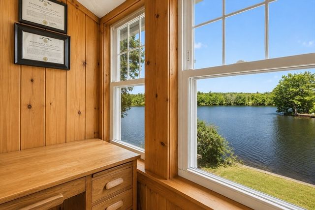 34 Lake Sargent Dr, Leicester, MA 01524