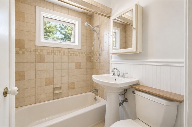 34 Lake Sargent Dr, Leicester, MA 01524
