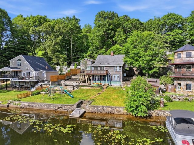 34 Lake Sargent Dr, Leicester, MA 01524