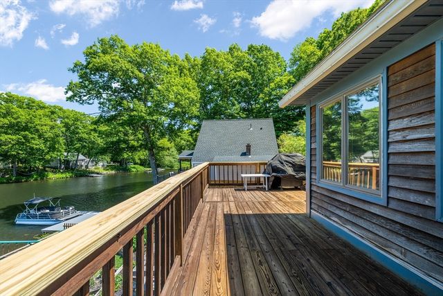 34 Lake Sargent Dr, Leicester, MA 01524