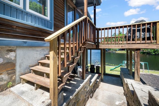 34 Lake Sargent Dr, Leicester, MA 01524
