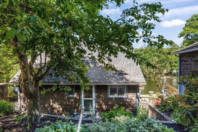 34 Lake Sargent Dr, Leicester, MA 01524
