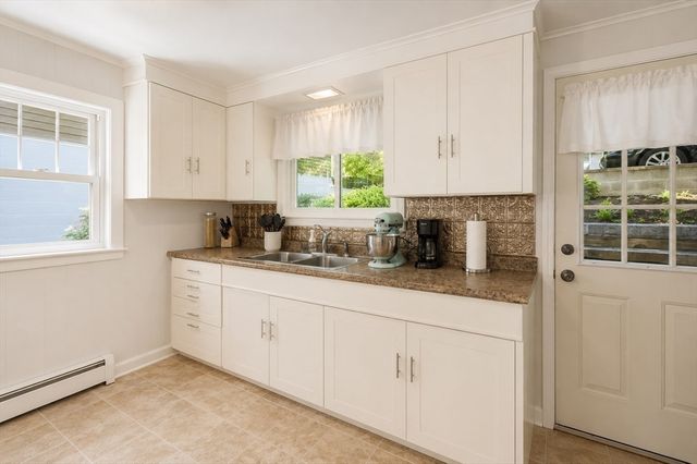 34 Lake Sargent Dr, Leicester, MA 01524