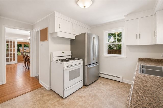 34 Lake Sargent Dr, Leicester, MA 01524