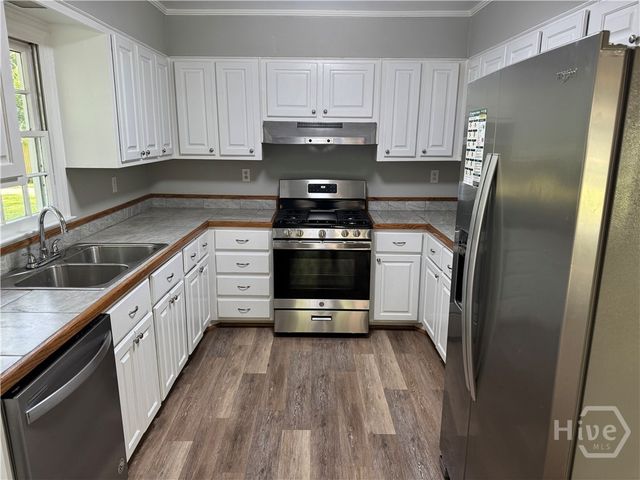 4 Brookview Drive, Savannah, GA 31406