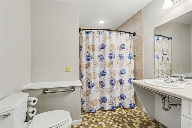 3750 Cedaridge Road, Kalamazoo, MI 49008