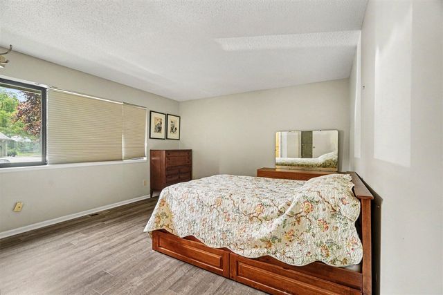 3750 Cedaridge Road, Kalamazoo, MI 49008