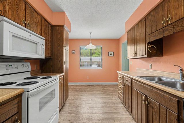 3750 Cedaridge Road, Kalamazoo, MI 49008