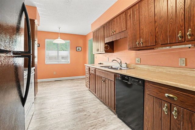 3750 Cedaridge Road, Kalamazoo, MI 49008