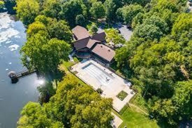 3750 Cedaridge Road, Kalamazoo, MI 49008