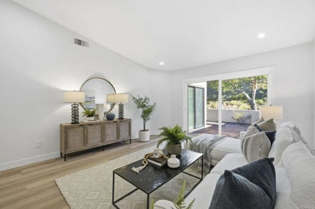 18023 Avenida Alozdra, Rancho Bernardo (san Diego), CA 92128