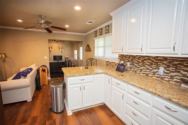 1405 Thompson Drive, Graham, TX 76450