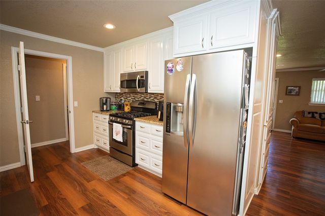 1405 Thompson Drive, Graham, TX 76450