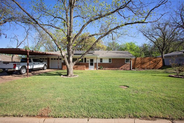 1405 Thompson Drive, Graham, TX 76450