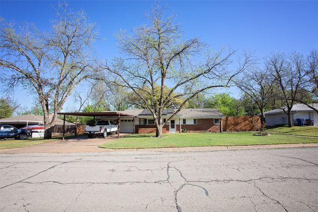 1405 Thompson Drive, Graham, TX 76450