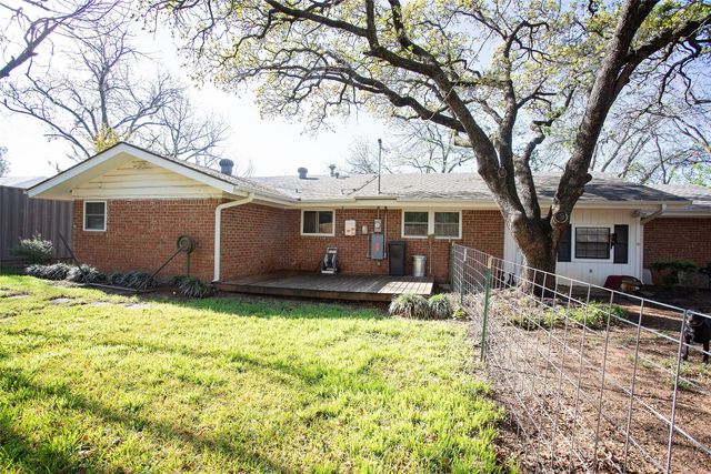 1405 Thompson Drive, Graham, TX 76450