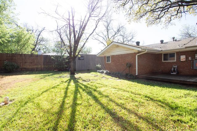 1405 Thompson Drive, Graham, TX 76450