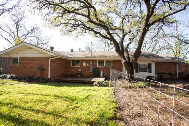 1405 Thompson Drive, Graham, TX 76450