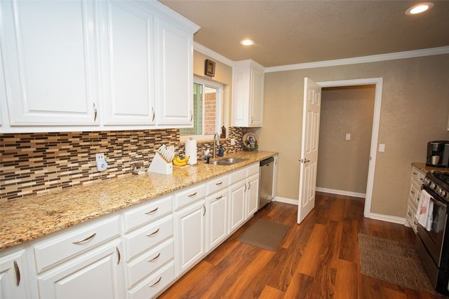 1405 Thompson Drive, Graham, TX 76450