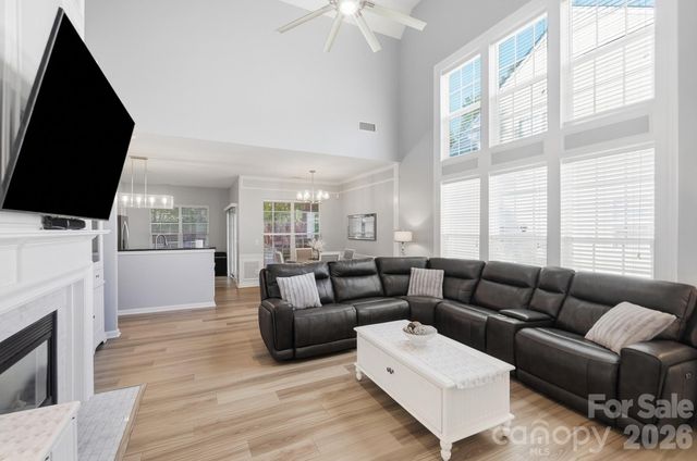 8530 Heron Glen Drive, Charlotte, NC 28269