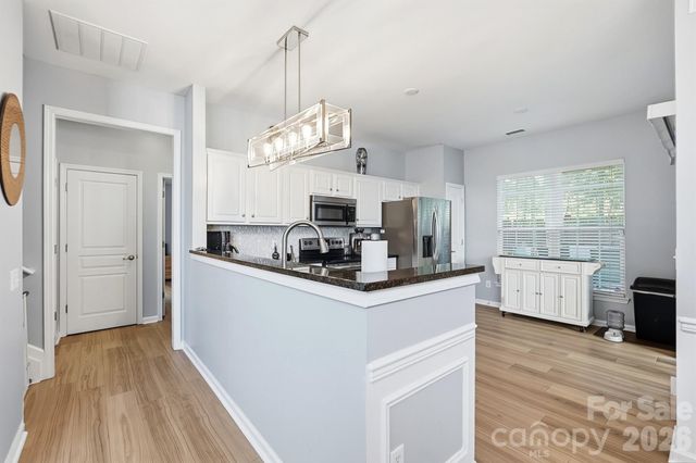 8530 Heron Glen Drive, Charlotte, NC 28269