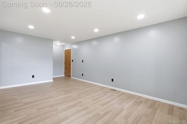 29622 Hoover Road, Warren, MI 48093