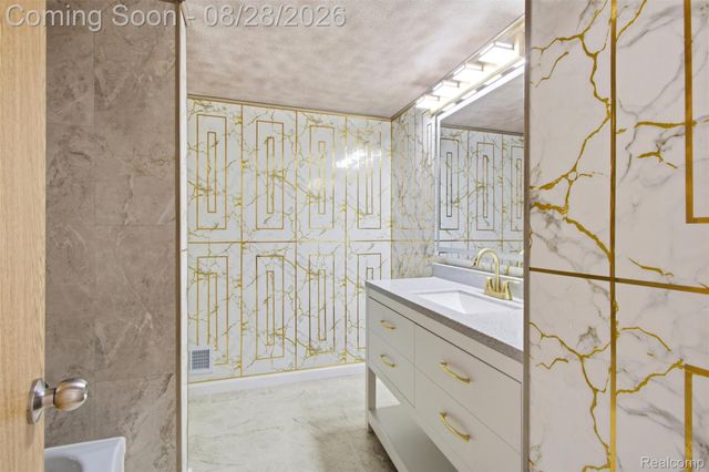 29622 Hoover Road, Warren, MI 48093