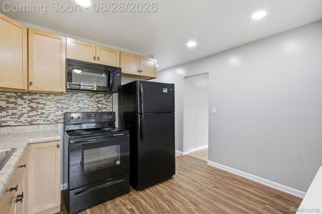 29622 Hoover Road, Warren, MI 48093