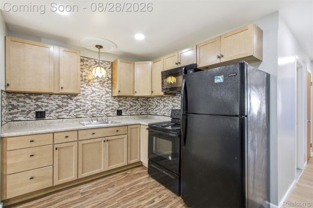 29622 Hoover Road, Warren, MI 48093