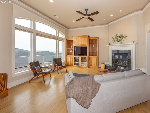 578 W DOGWOOD St, Washougal, WA 98671