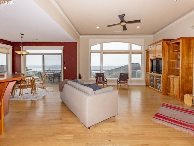 578 W DOGWOOD St, Washougal, WA 98671