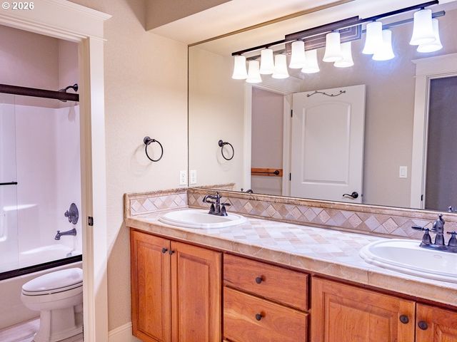 578 W DOGWOOD St, Washougal, WA 98671