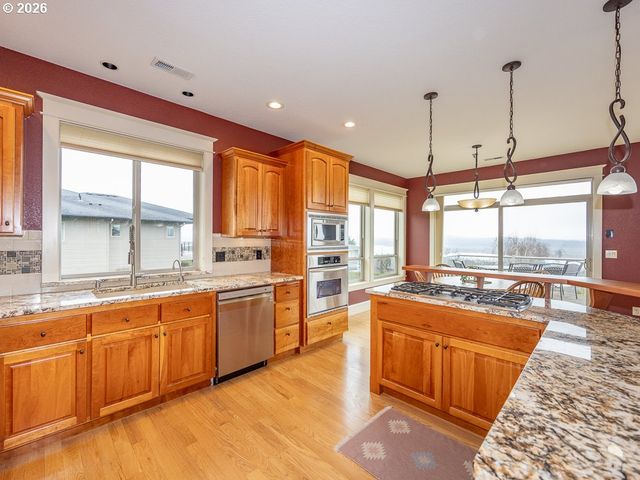 578 W DOGWOOD St, Washougal, WA 98671