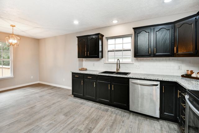 5331 W Harrison Street, Springfield, MO 65802