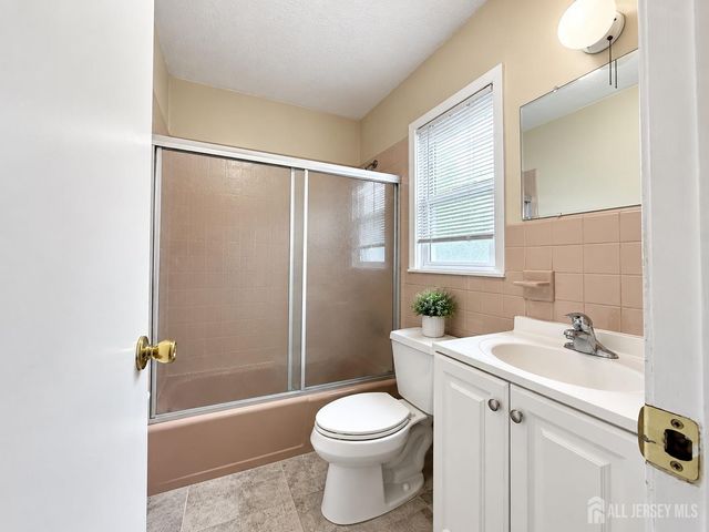 1842 W 5th Avenue, Piscataway, NJ 08854