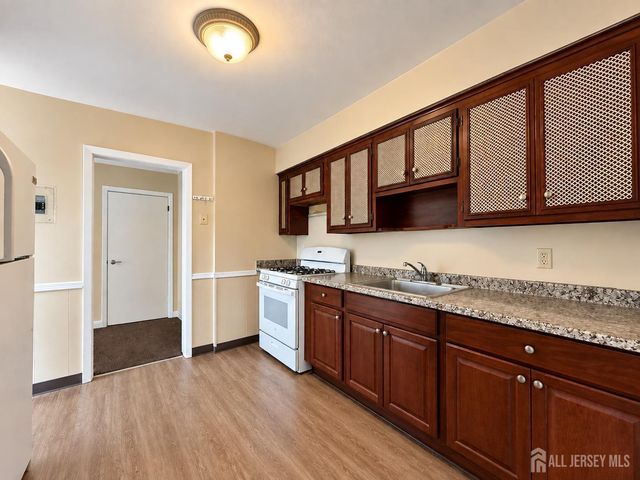 1842 W 5th Avenue, Piscataway, NJ 08854