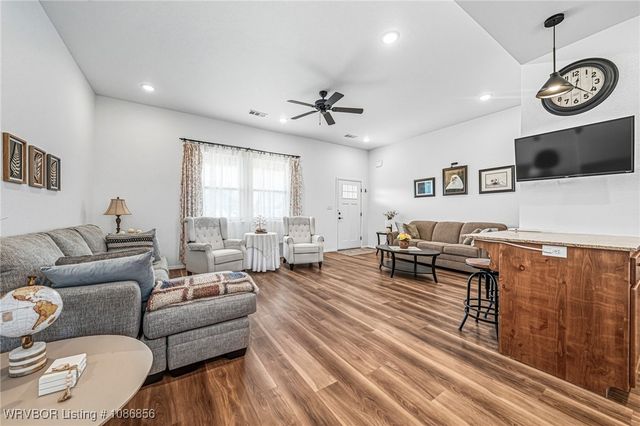 118 Countryside Way, Pocola, OK 74902