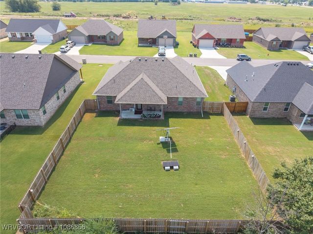 118 Countryside Way, Pocola, OK 74902