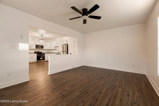 7630 Stovall Pl, Louisville, KY 40228