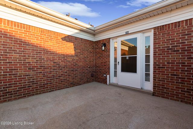 7630 Stovall Pl, Louisville, KY 40228