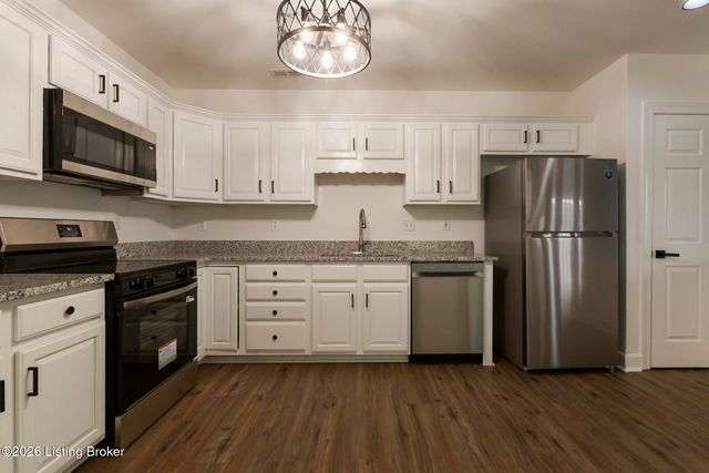 7630 Stovall Pl, Louisville, KY 40228
