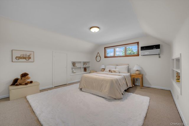 3 South Court, Port Washington, NY 11050